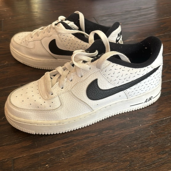 NIKE Air Force 1 Low 'Swooshfetti'  Sneakers Size 7Y - Picture 1 of 3